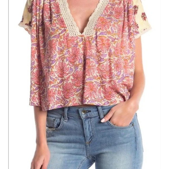 FREE PEOPLE Leilani Cropped Tee Boxy Multi Floral Print Crochet Trim - Picture 3 of 11
